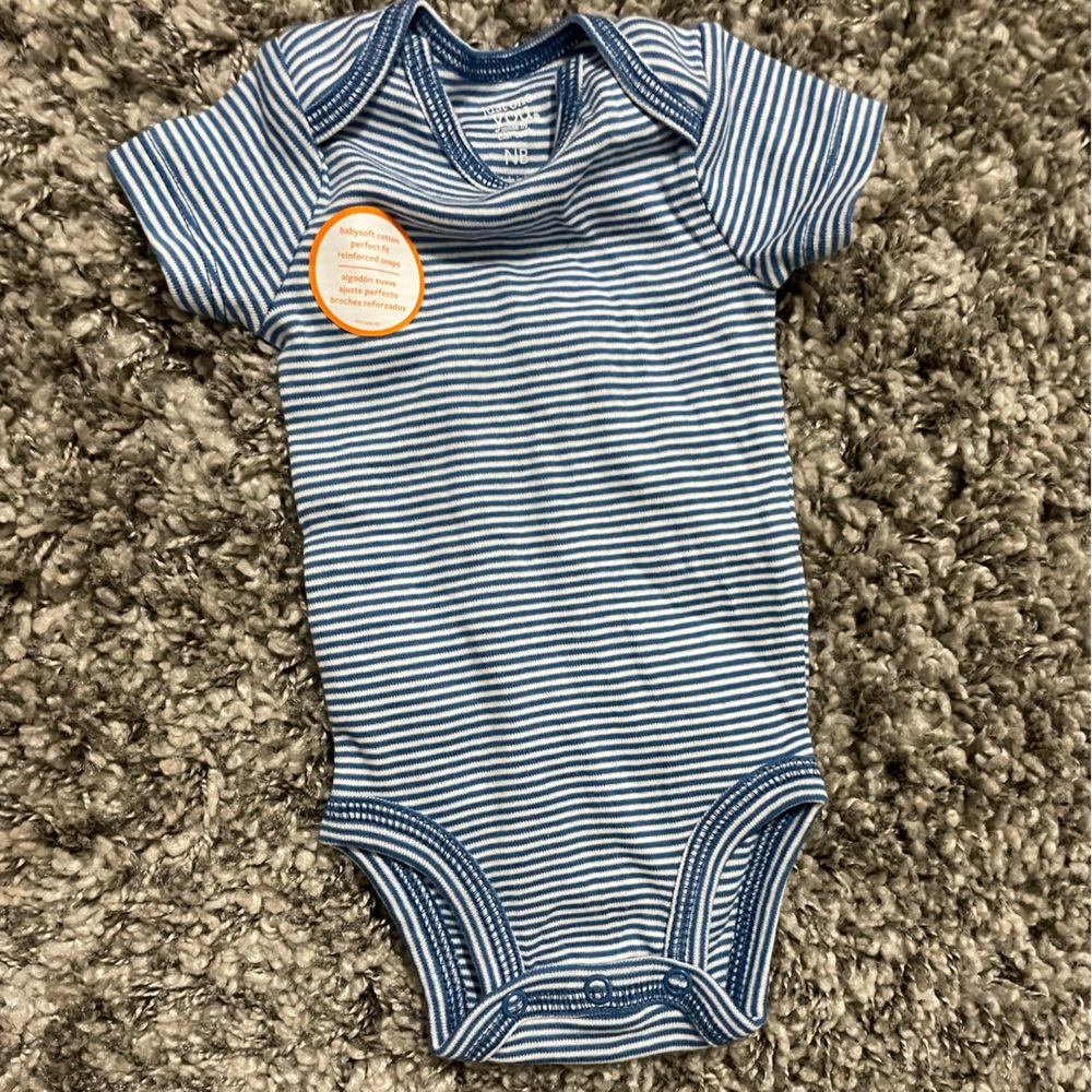 8 newborn boy onesies - Picture 2 of 4